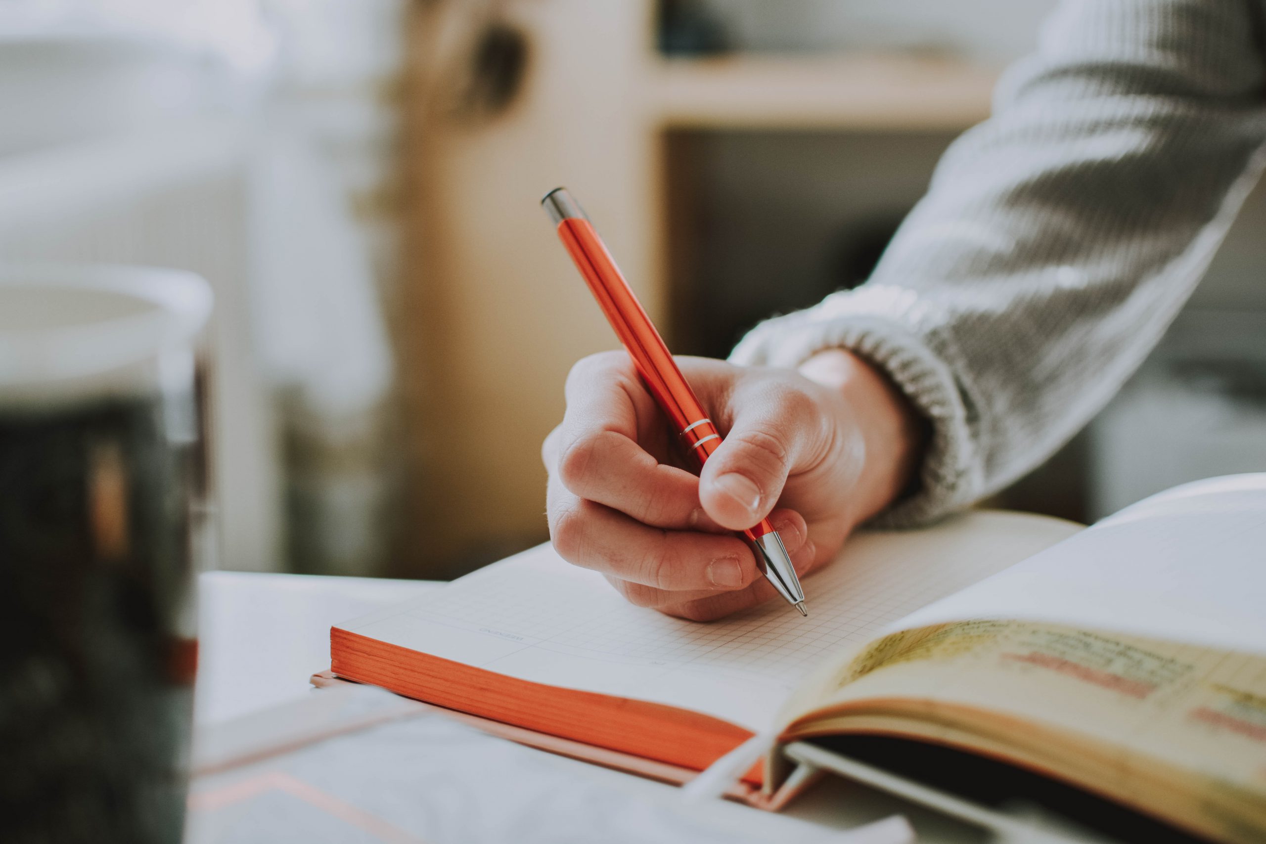 hand holding a pencil