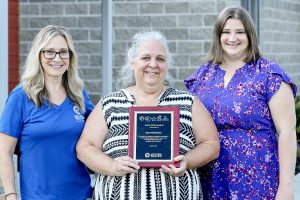 Special Education teacher Lynn Palmateer (center) has received the 2023 Extra Mile Award.