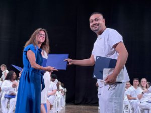 Diploma pose