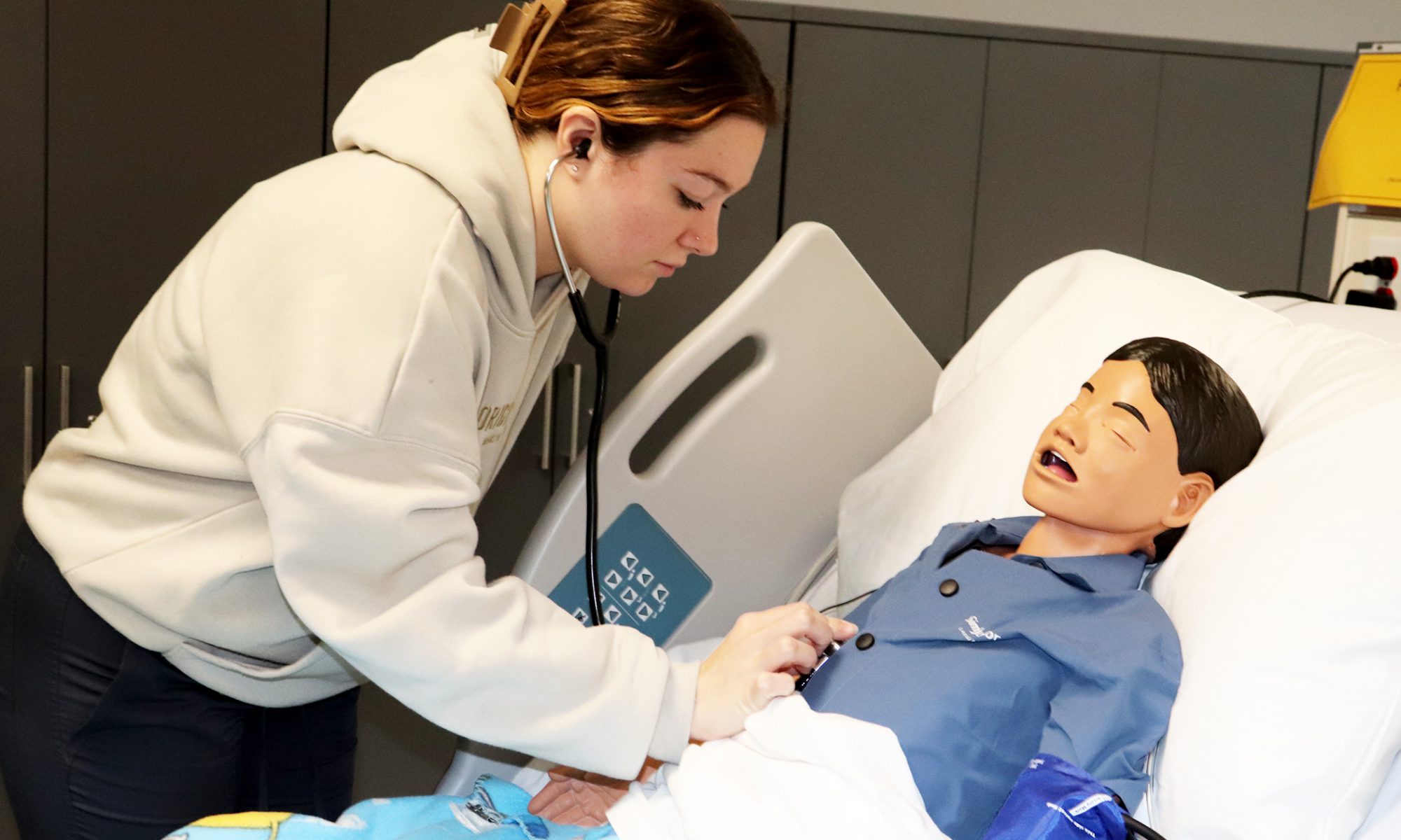 Student taking lung sounds