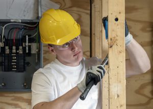 Jackson Ryder hammering